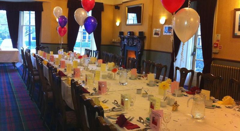 โรงแรมคินทอร์ อาร์มส์ Inverurie ภายนอก รูปภาพ